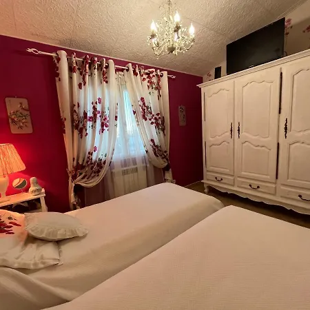 Les Iris Апартаменты